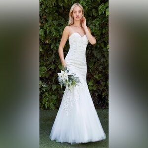Wedding Mermaid Off-White Lace Gown Sweetheart Strapless Tulle Hem